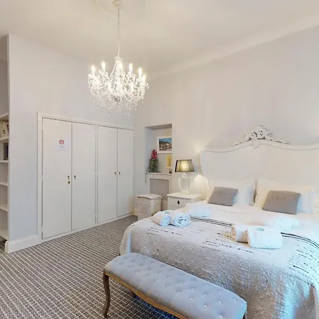 Silver Five Stars House *