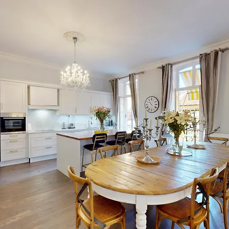 Apartment Silver Five Stars House