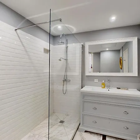 Silver Five Stars House Apartment