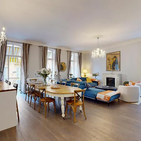 Silver Five Stars House 니스