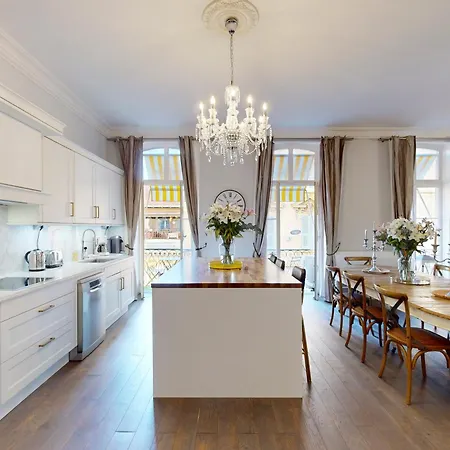 Silver Five Stars House Apartment