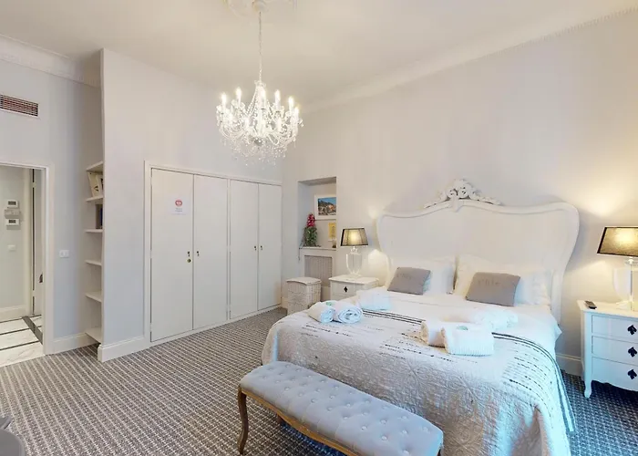 Silver Five Stars House *