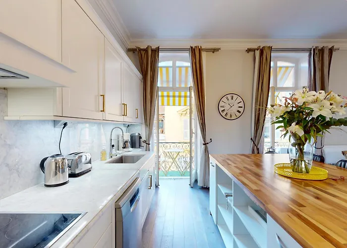 Silver Five Stars House Апартаменты *