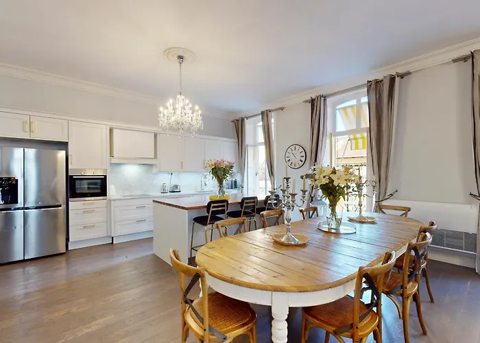 Апартаменты Silver Five Stars House